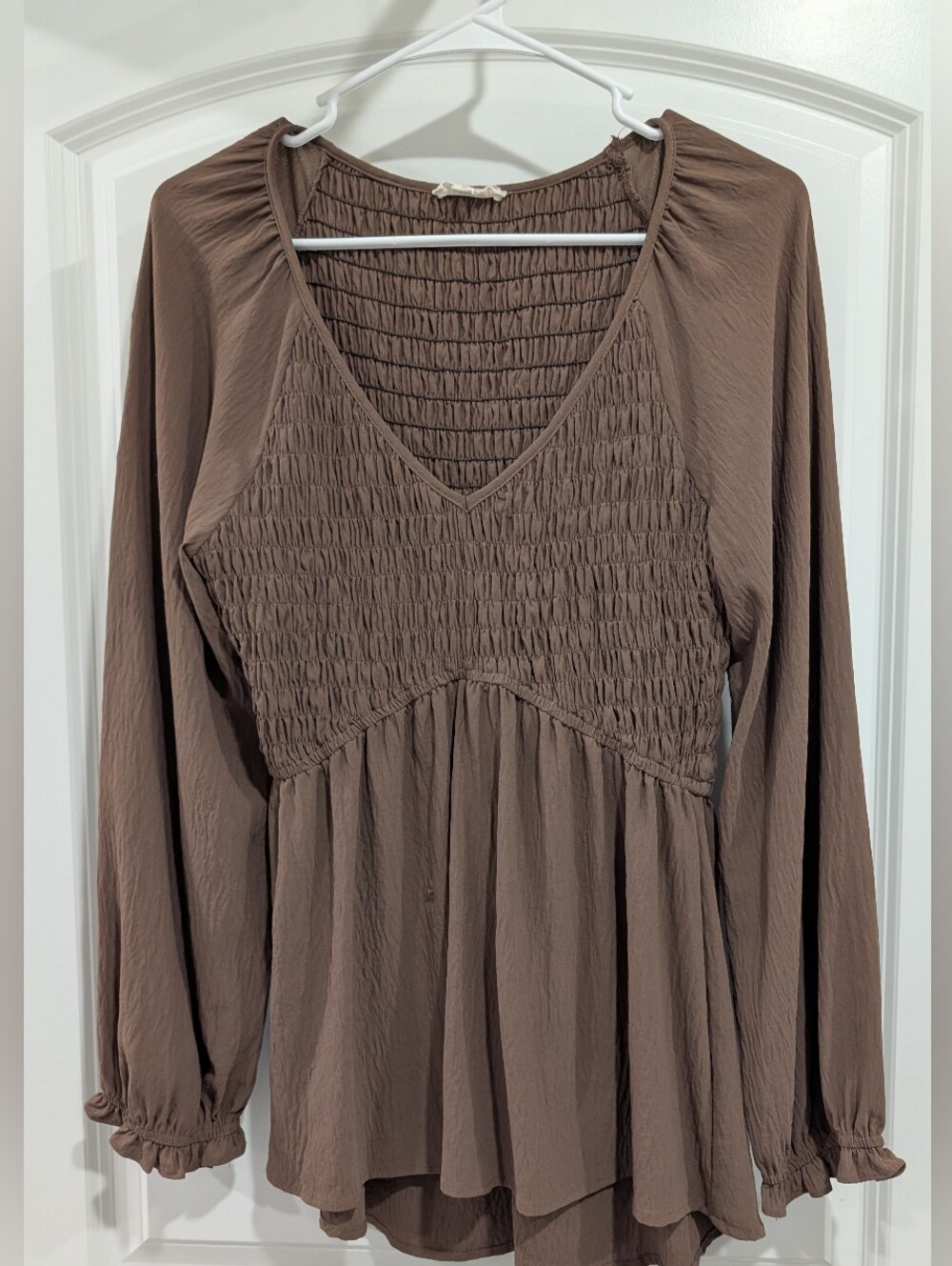 ODDY Smocked V-Neck Long Sleeve Flowy High-Low Top - Brown Size M